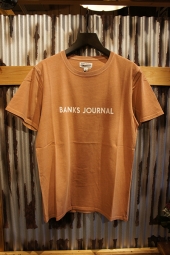 BANKS JOURNAL LABEL TEE SHIRT (FADED PEACH)